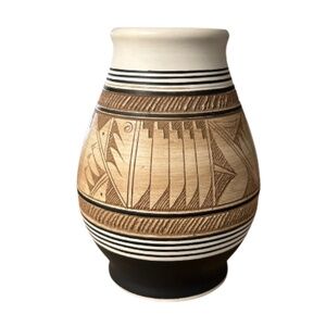Authentic Navajo Pottery Vase – Hand-Etched Southwest Native American Art